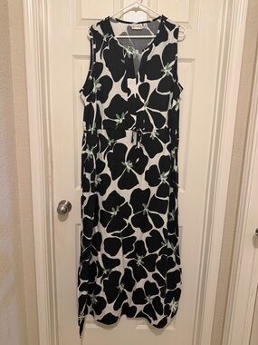 Wonderly Sleeveless Black & White Floral Maxi Dress Sz XL NWOT